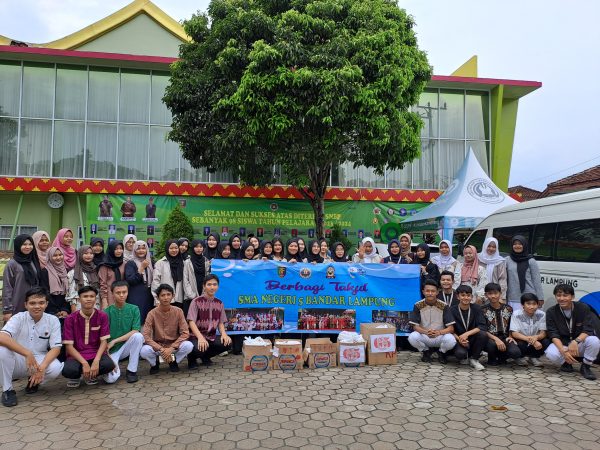 Berbagi Takjil SMA Negeri 5 Bandar Lampung