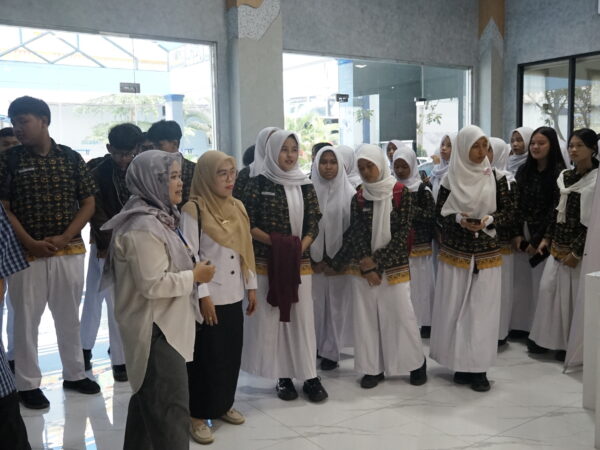 Siswa SMAN Negeri 5 Bandar Lampung Mengenal Dunia Desain Interior Melalui Pameran Hurung di Kampus IIB Darmajaya.